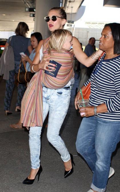 Kate Hudson Arrives at LAX, Continues Work with Ann Taylor