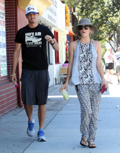 Kaley Cuoco debuts new boyfriend for paps, denies paying paps to take her photo