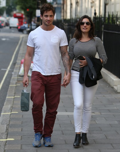 Kelly Brook dumps boyfriend after catching him cheating with multiple women