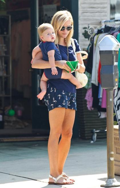 Reese Witherspoon: Out and About with Baby Tennessee