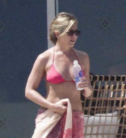 Jennifer Aniston: Bikini Babe in Cabo