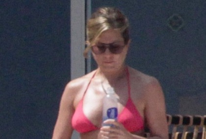 Jennifer Aniston in Mexico in a Pink Bikini
