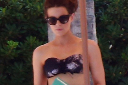 Kate Beckinsale Bikini Goodness!