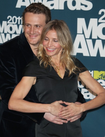 Cameron Diaz & Jason Segel are probably dating and/or   just hooking up now