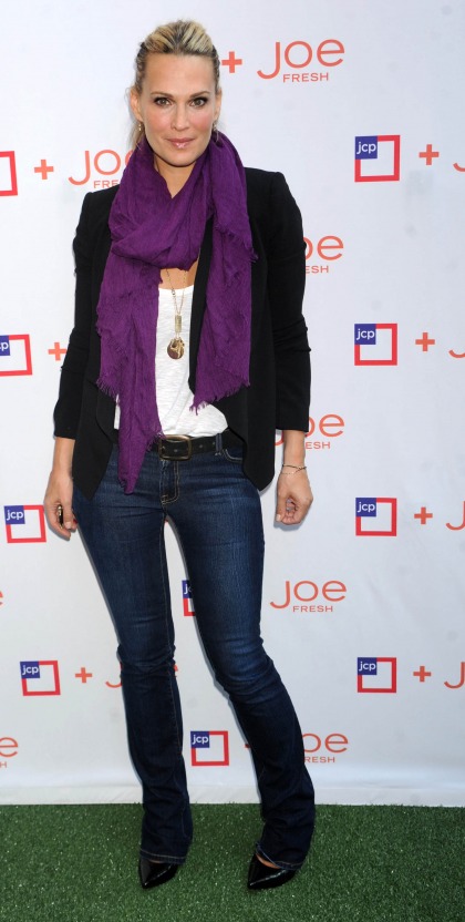 Celeb Trend to Try:  Molly Sims' Summer Scarf