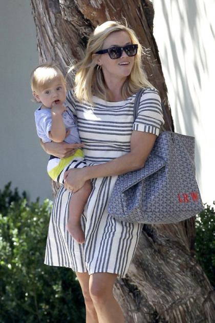 Reese Witherspoon & Tennessee's Saturday Stroll