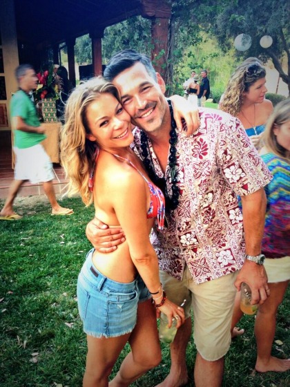 LeAnn Rimes spent her b-day party drinking & tweeting in a bikini, of course