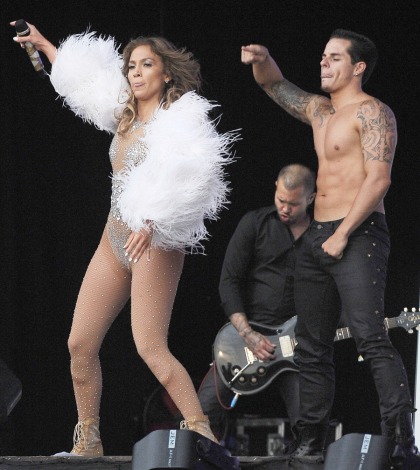 Jennifer Lopez slashes Casper's allowance after he piddled on the carpet