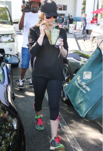 Avril Lavigne Hot Spandex At Bristol Farms In West Hollywood