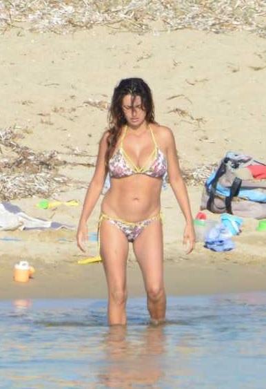Penelope Cruz Stunning Post-baby Body As She Goes Topless In Corsica