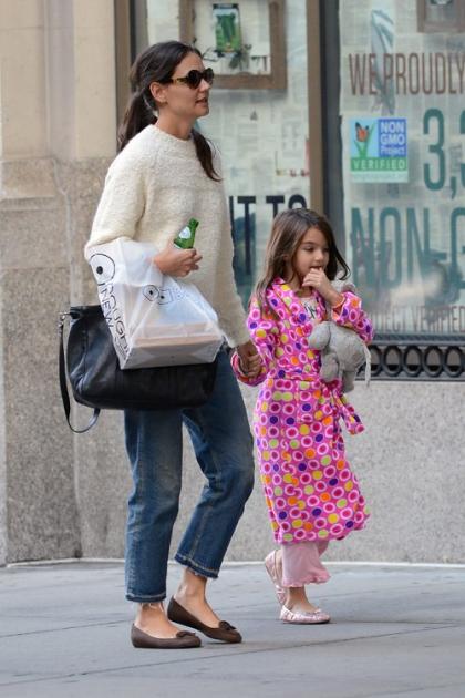 Katie Holmes Does Donuts with Sleepy Suri 