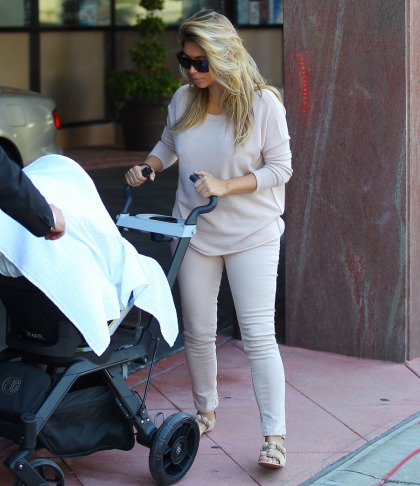 Kim Kardashian shows off her post-baby body in pink skinny jeans: cute or unflattering?