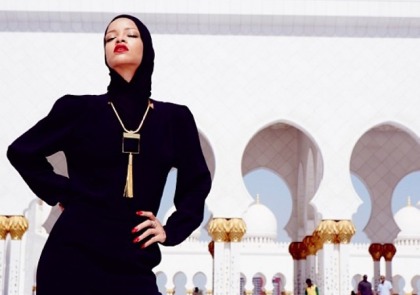Rihanna Kicked Out of a Mosque Even After Covering Up