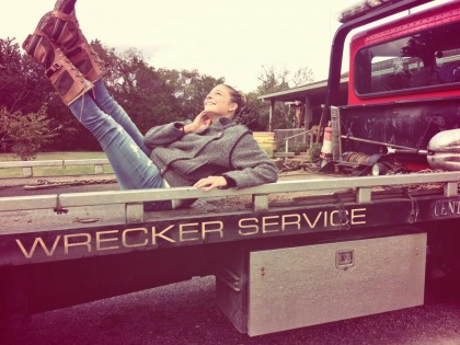 LeAnn Rimes poses on a 'Wrecker' truck, posts pic on Twitter: funny or trashy'