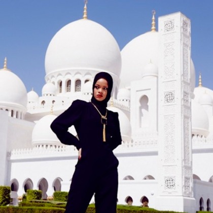 Rihanna pose hards outside mosque, gets ejected for violating 'sanctity?: rude'