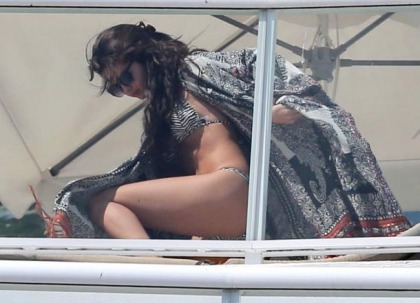 More Selena Gomez Bikini Goodness