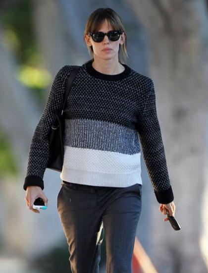 Jennifer Garner Takes to the Streets of Santa Monica