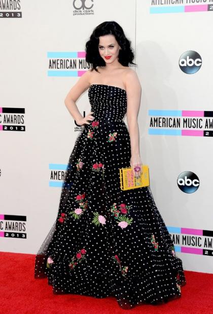 Katy Perry Brings Dictionary Handbag to the 2013 American Music Awards