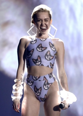 Miley Cyrus Incredible Ass At 2013 American Music Awards