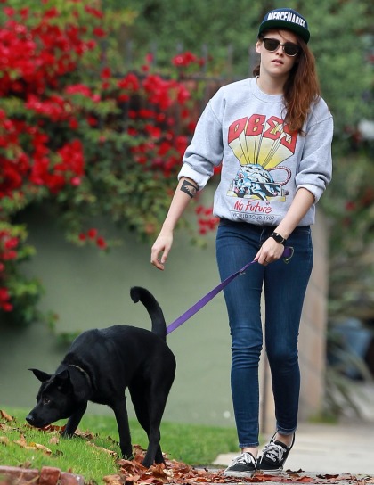 Kristen Stewart's skinny jeans & vintage sweatshirt ensemble: 'ironic' & cool'