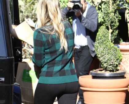 Hilary Duff's Post Thanksgiving Day Juicy Booty Stuffed In Leggings