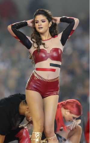 Selena Gomez Booty Performs at Halftime During the Dallas vs Oakland game