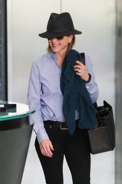Jennifer Aniston Fetes The Holidays with Gwyneth Paltrow!