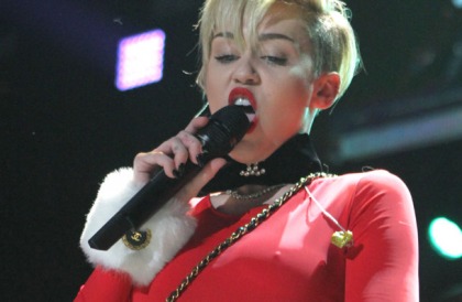 Miley Cyrus Knows How To Do Xmas
