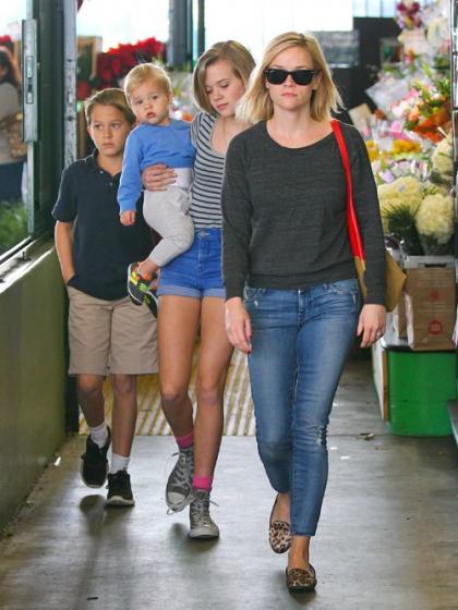 Reese Witherspoon Takes Her Babies for Lunch in Beverly Hills