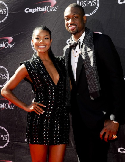 Dwayne Wade & Gabrielle Union got engaged, her ring is 8.5 carats