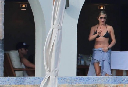 Jennifer Aniston Back in Mexico in a Bikini