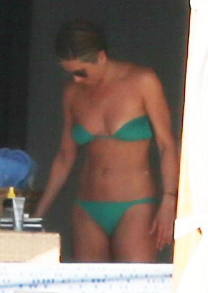 Jennifer Aniston Shows Some Skin During Cabo Vacay