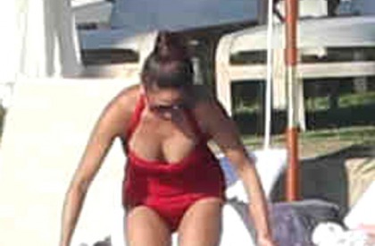 Vanessa Minnillo Swimsuit Pictures Are A Blur