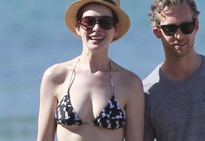 Anne Hathaway Makes A Bikini Unsexy!