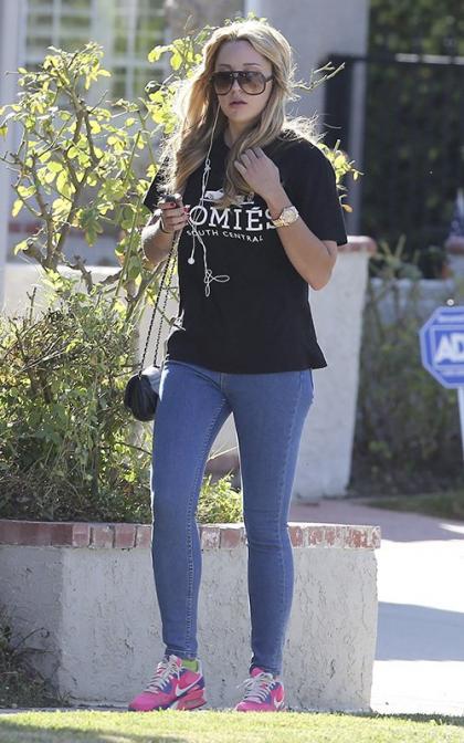 Amanda Bynes Resolves Bong-Throwing Case; Enrolls in Fashion School