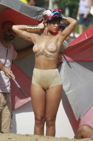 Rihanna Hot as Hell on a Photoshoot for Vogue Brasil