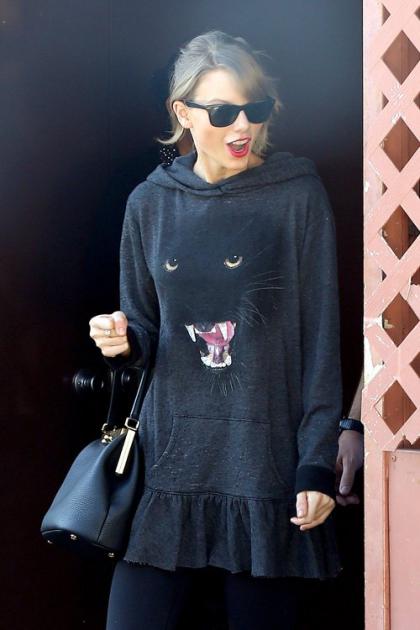 Taylor Swift Finishes off Her Workout in Studio City, CA