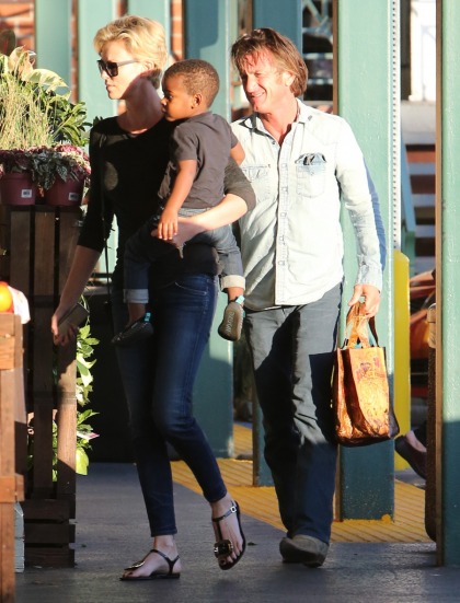 Charlize Theron grabbed Sean Penn's booty during an outing to Whole Foods