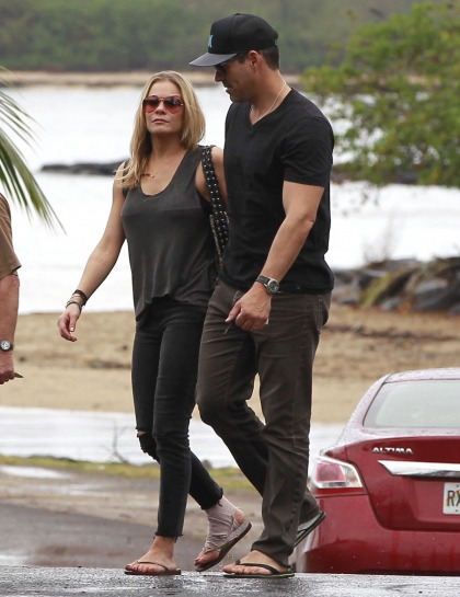 LeAnn Rimes shows off her foot/ankle injury in Hawaii, with Eddie: what happened?