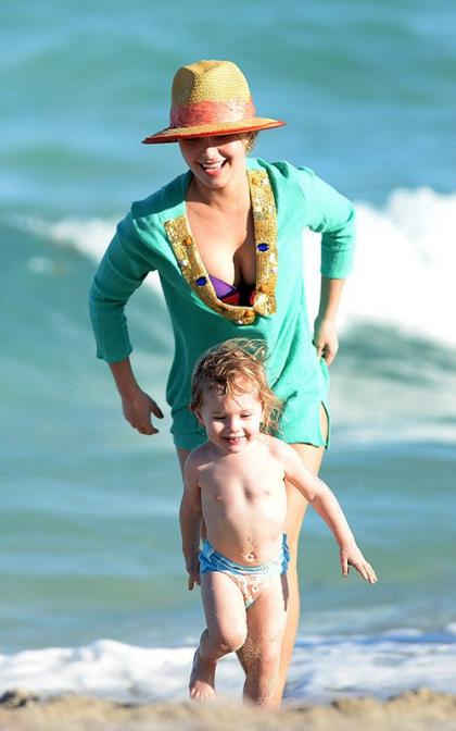 Hayden Panettiere: Fun in the Sun with Adorable Niece