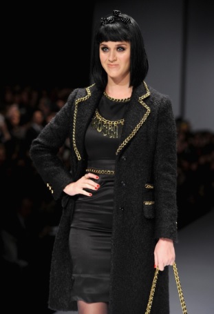 Katy Perry Booed At Moschino Milan Fashion Week runway show