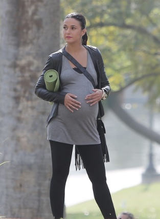 Emmanuelle Chriqui Fake Baby Bump for Entourage in Los Angeles
