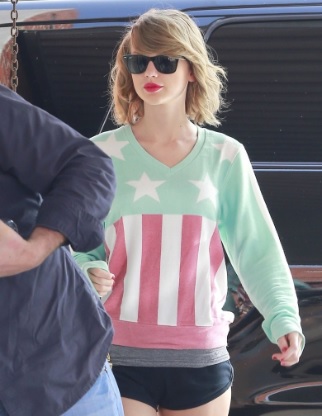Taylor Swift Nice Legs Headed to the gym in LA
