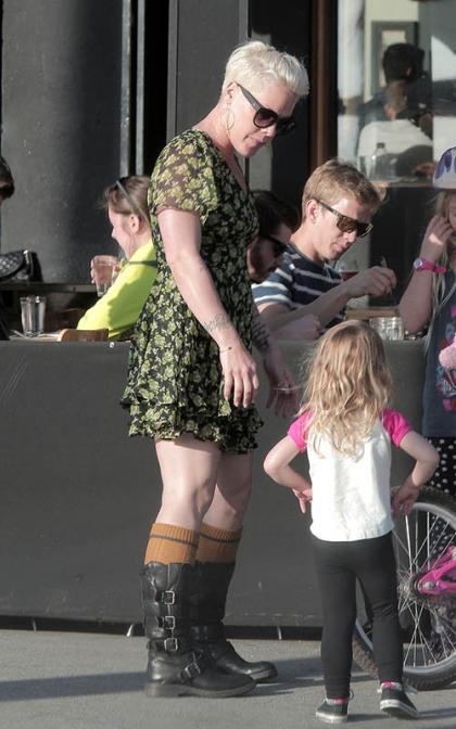 Pink Grabs Dinner with Carey and Willow