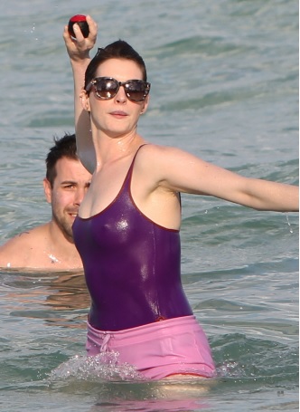 Anne Hathaway Enjoying a Day on the Beach in Miami