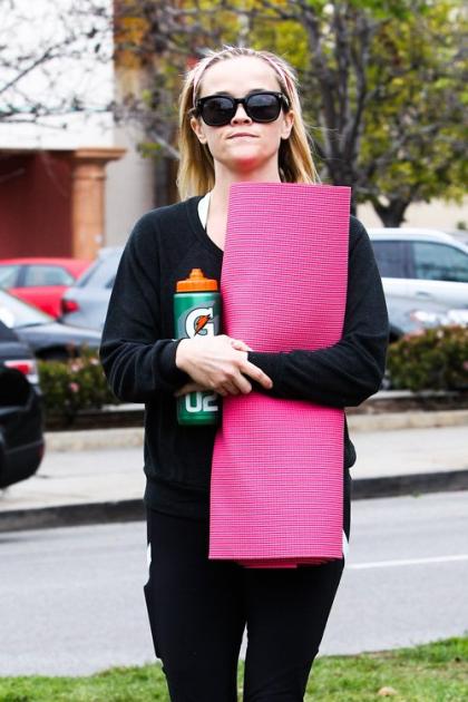 Reese Witherspoon: Yoga Momma 
