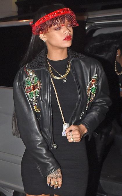 Rihanna Flies Solo in London