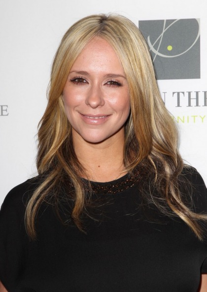 Jennifer Love Hewitt goes from brunette to blonde: did you miss her?