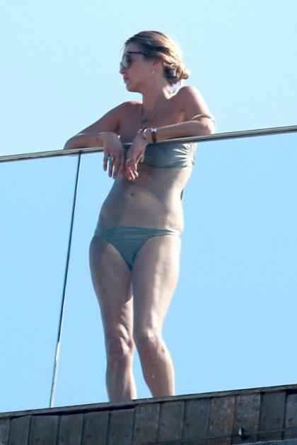 Kate Moss: Sunbathing Babe In Rio de Janeiro 