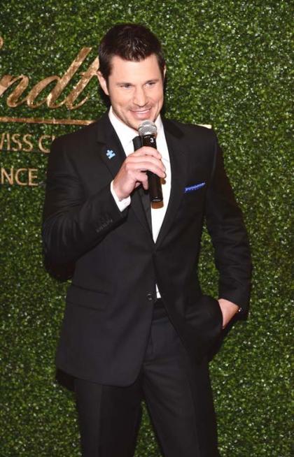 Nick Lachey Lights up the Lindt Gold Bunny Celebrity Auction